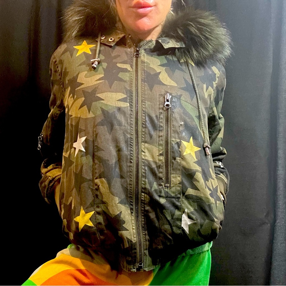 Army print with stars removable real fur jacket with hood . Some pilling.